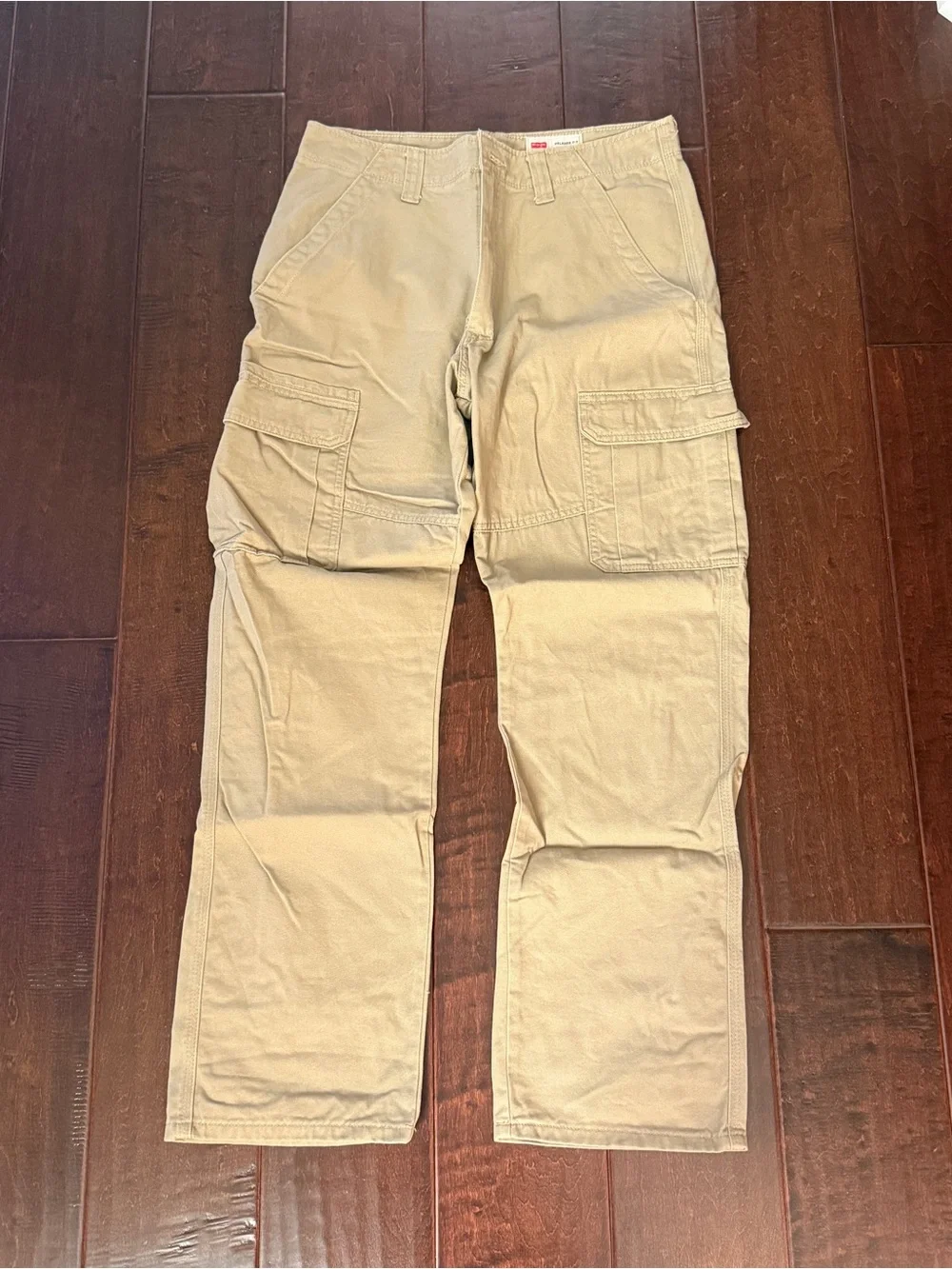 Wrangler Men's Cargo Pants in Tan